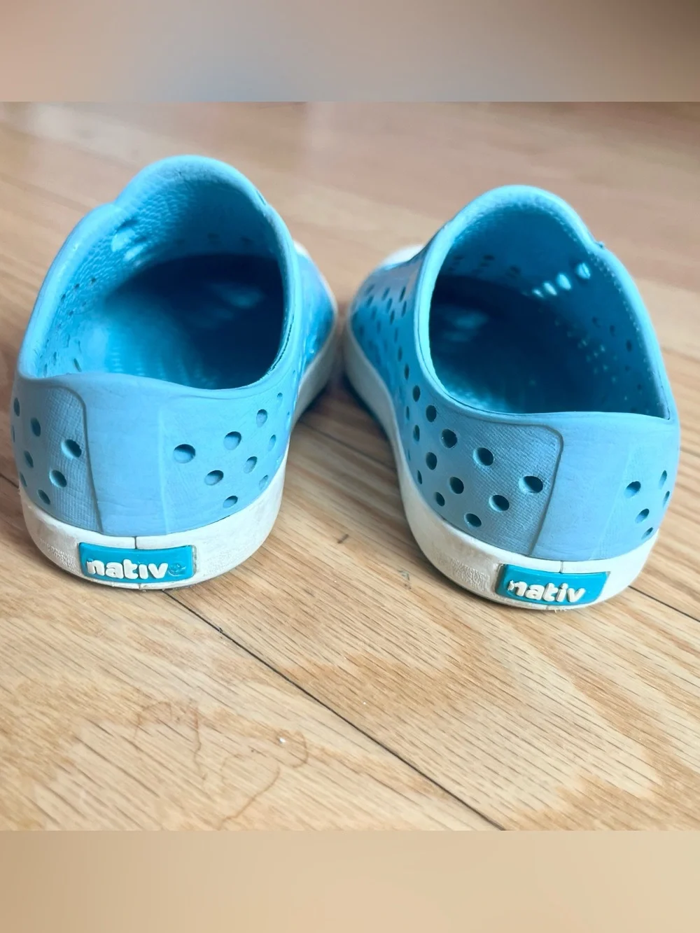 Native Kids Slip-On Water Shoes in Aqua Blue with White Toe Size 5T